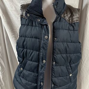 Elegant Navy Puffer Vest with Leather Details